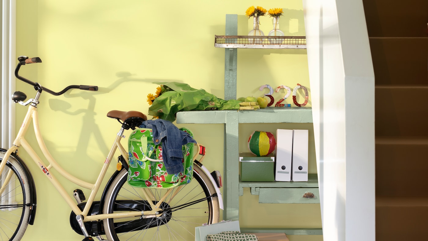 Use refreshing lemon yellow and green to enhance natural light.