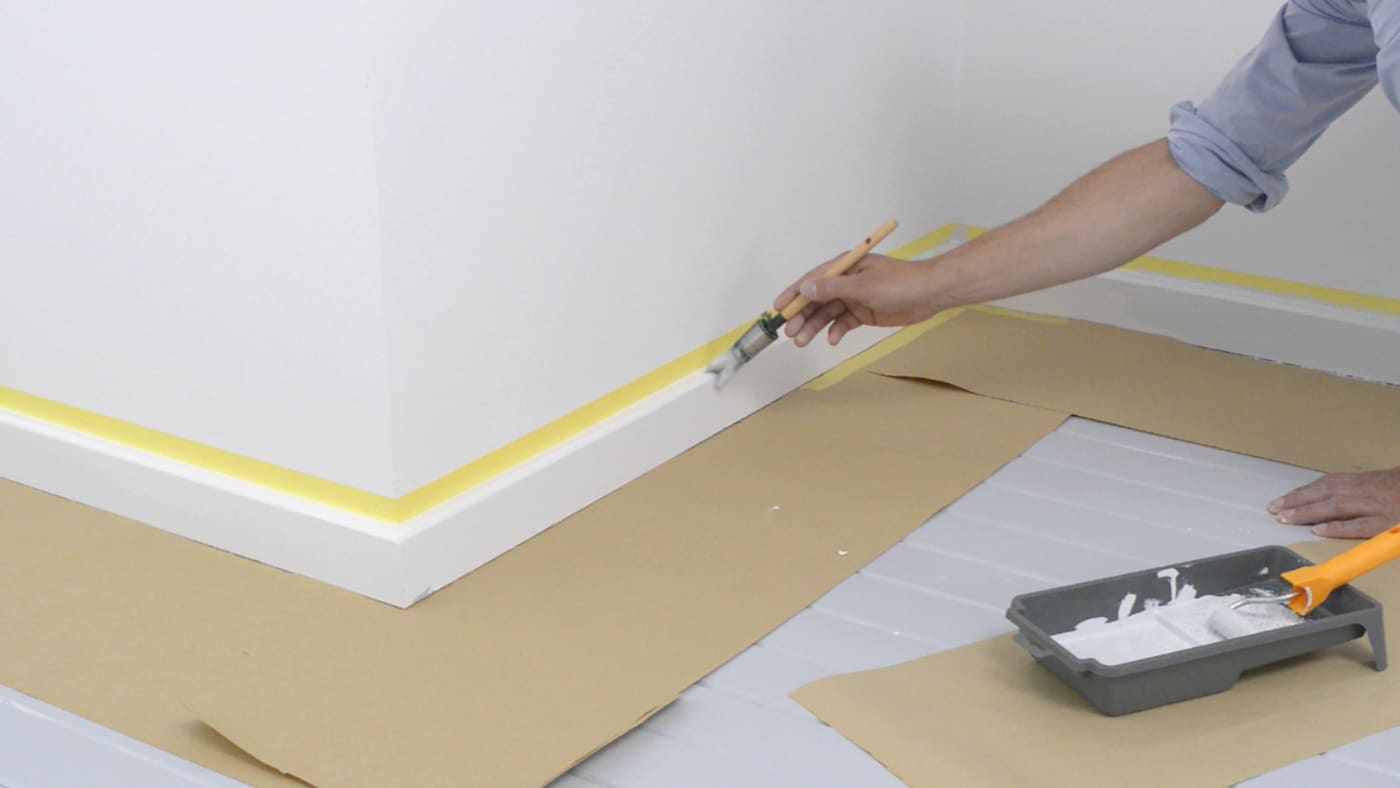 Dulux_painting_skirting_UK_8