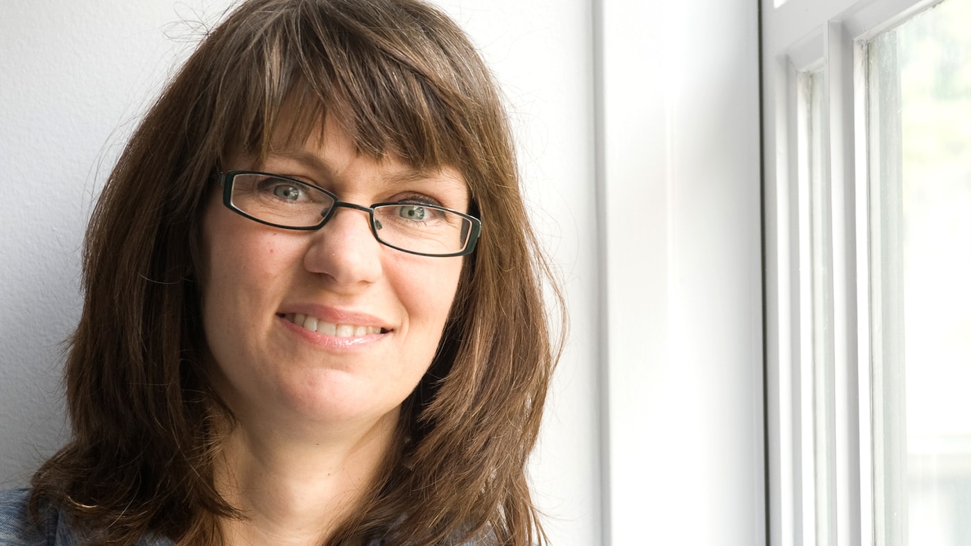 Marieke uses her colour expertise to create colour collections and tools that help people find the colour combinations they love.