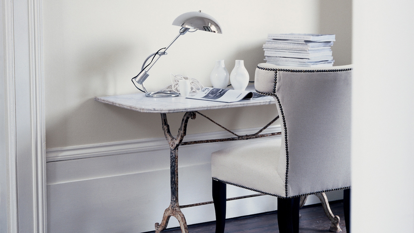 Dark accents add depth to a background of pale neutrals.
