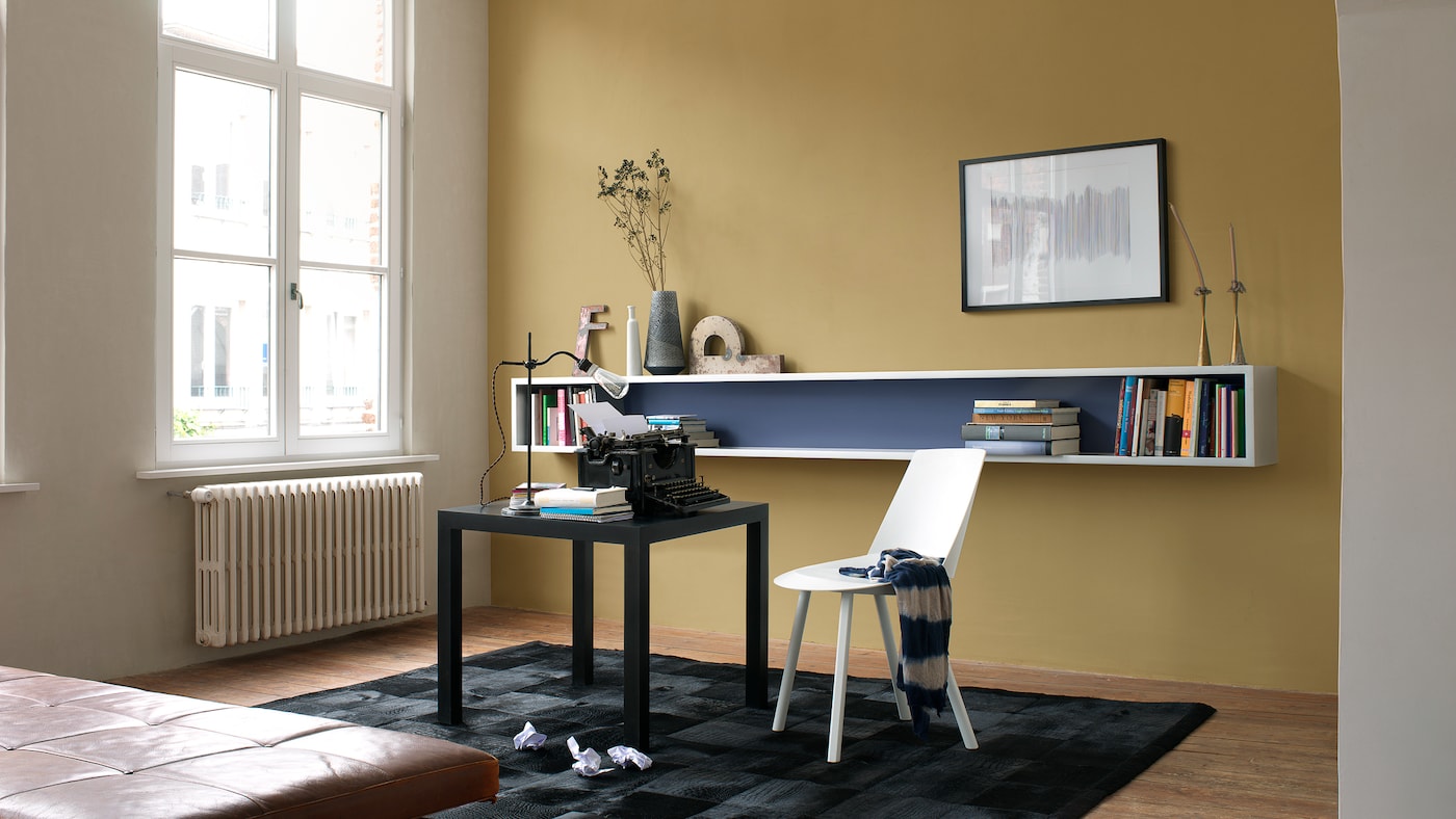 Team caramel tones of wood and leather with a feature wall.
