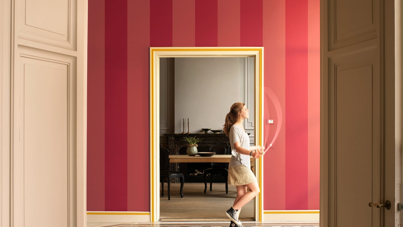 Wide stripes of raspberry pink tones feel fresh and modern.
