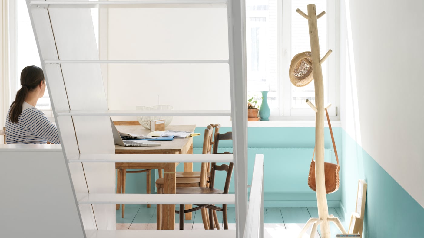 Use bright whites and cool blues to enhance natural light.
