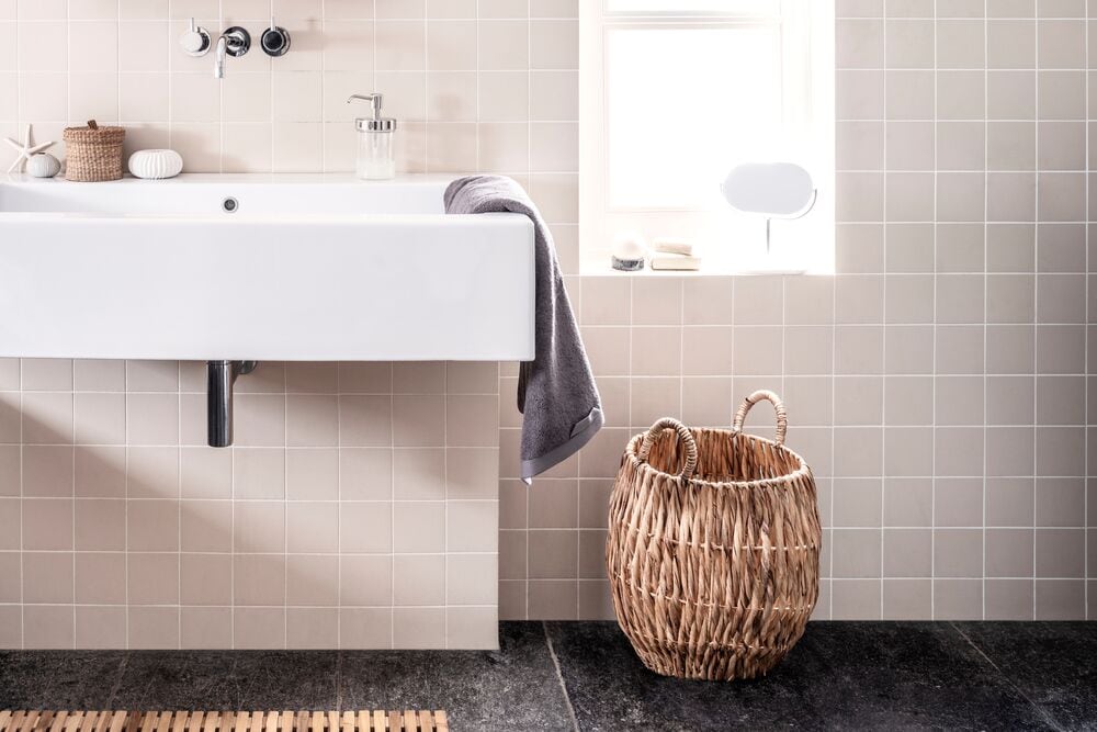 Neutral bathroom tiles