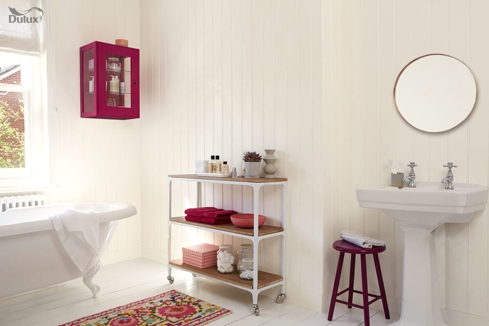 Coral accent in bathroom