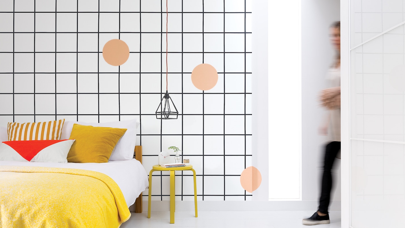 For a contemporary decorating idea with an edgy vibe, you can’t go wrong with a monochrome grid.