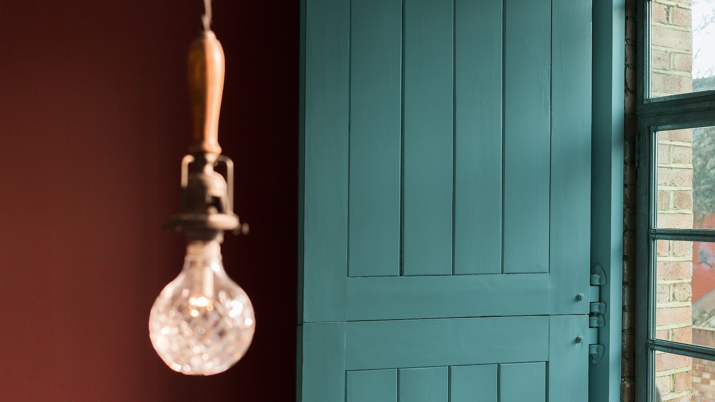 Containing hints of blue and green, teal is an enormously restful colour, and one that can be used liberally throughout your new home.