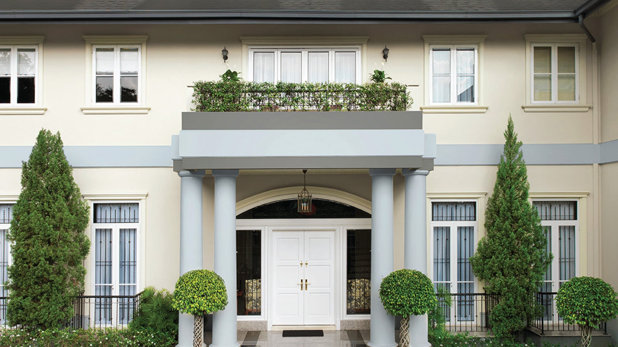 Classic Colour Schemes for a Majestic Home Exterior