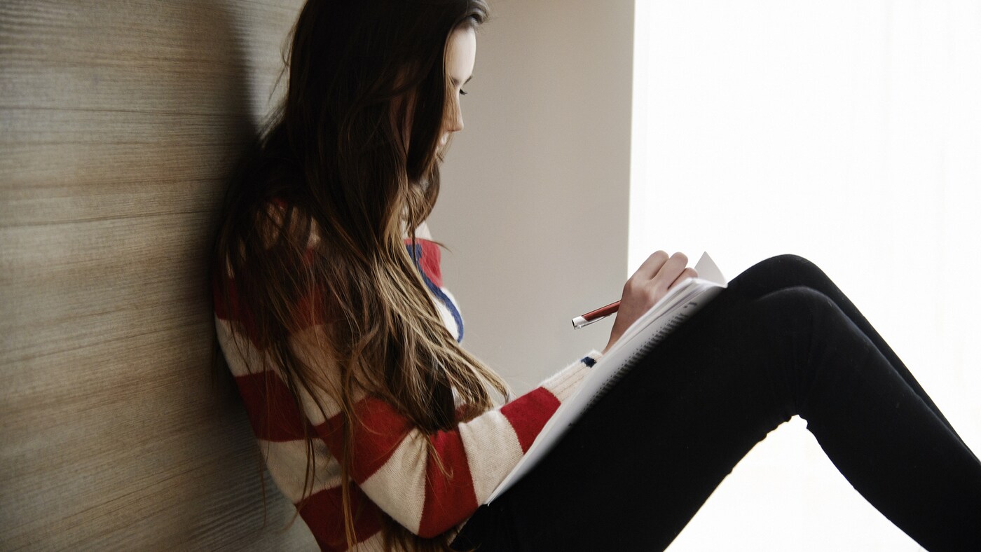 You might not always be on-hand while your decorator is painting, so make sure you leave them a detailed list of all the work that needs doing so they can keep checking it as they go.