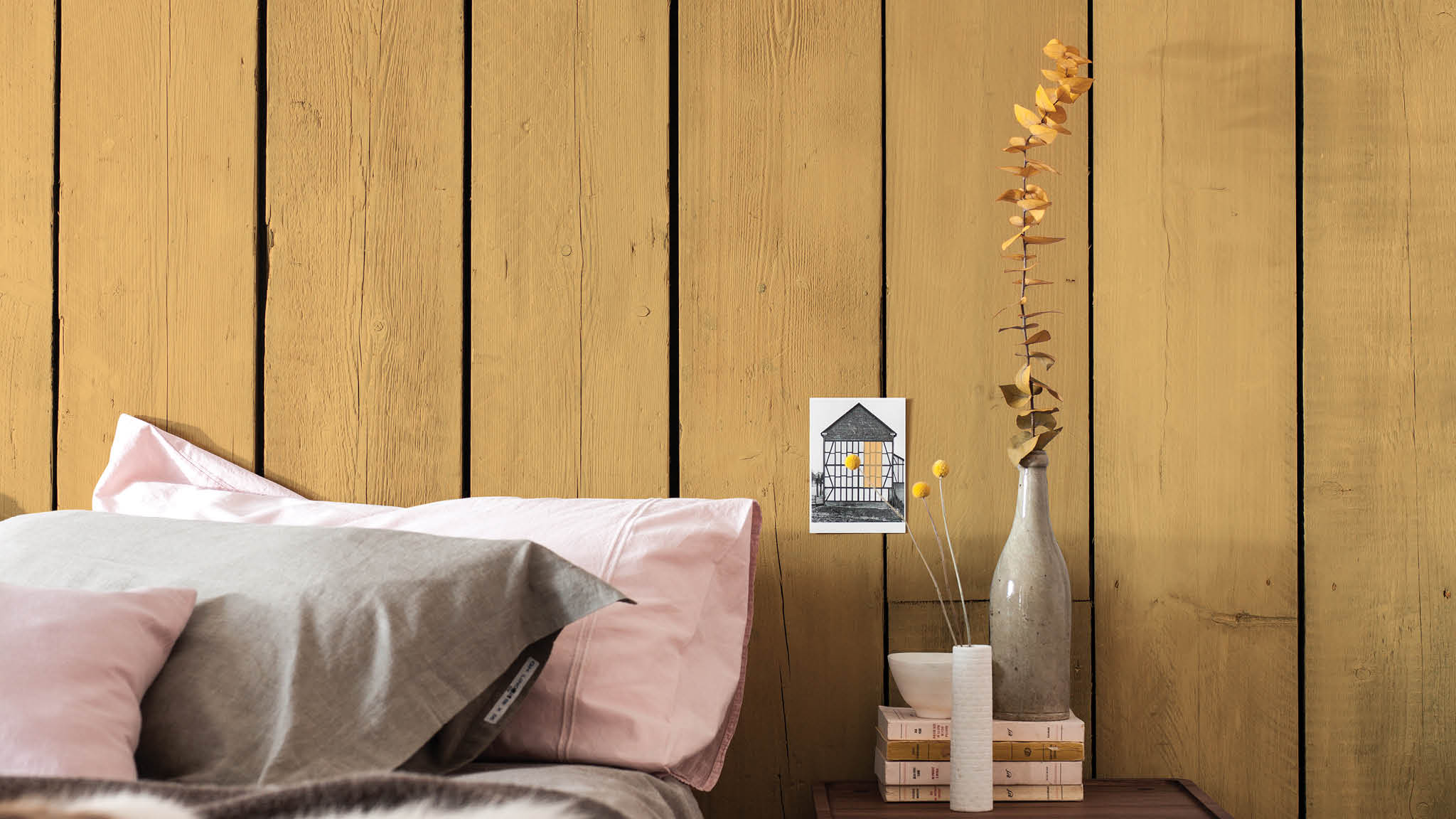 Put the wow back into your walls with glittering golds