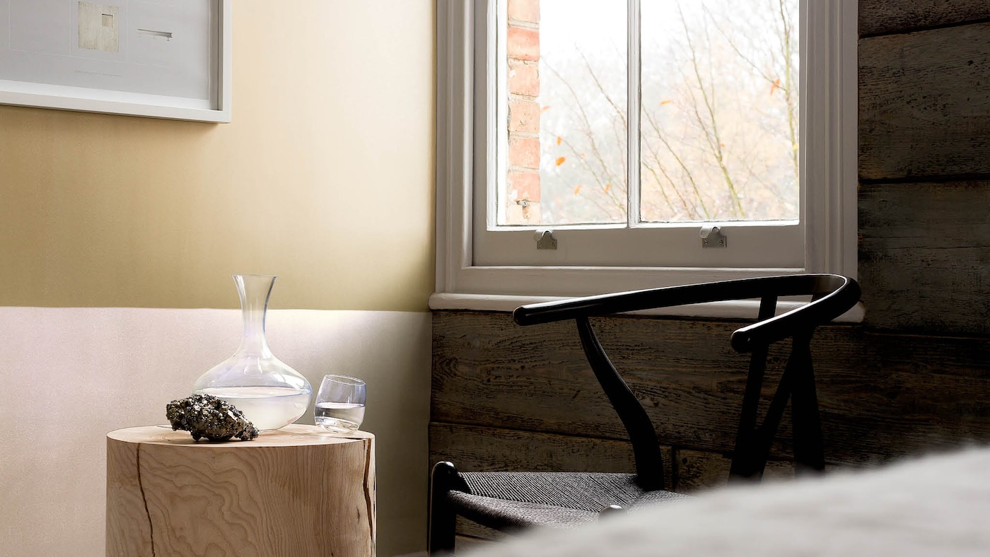 If cool, Scandi style is you’re thing, then you can’t go wrong by pairing gold with a cool-but-pretty neutral, like pale pink.