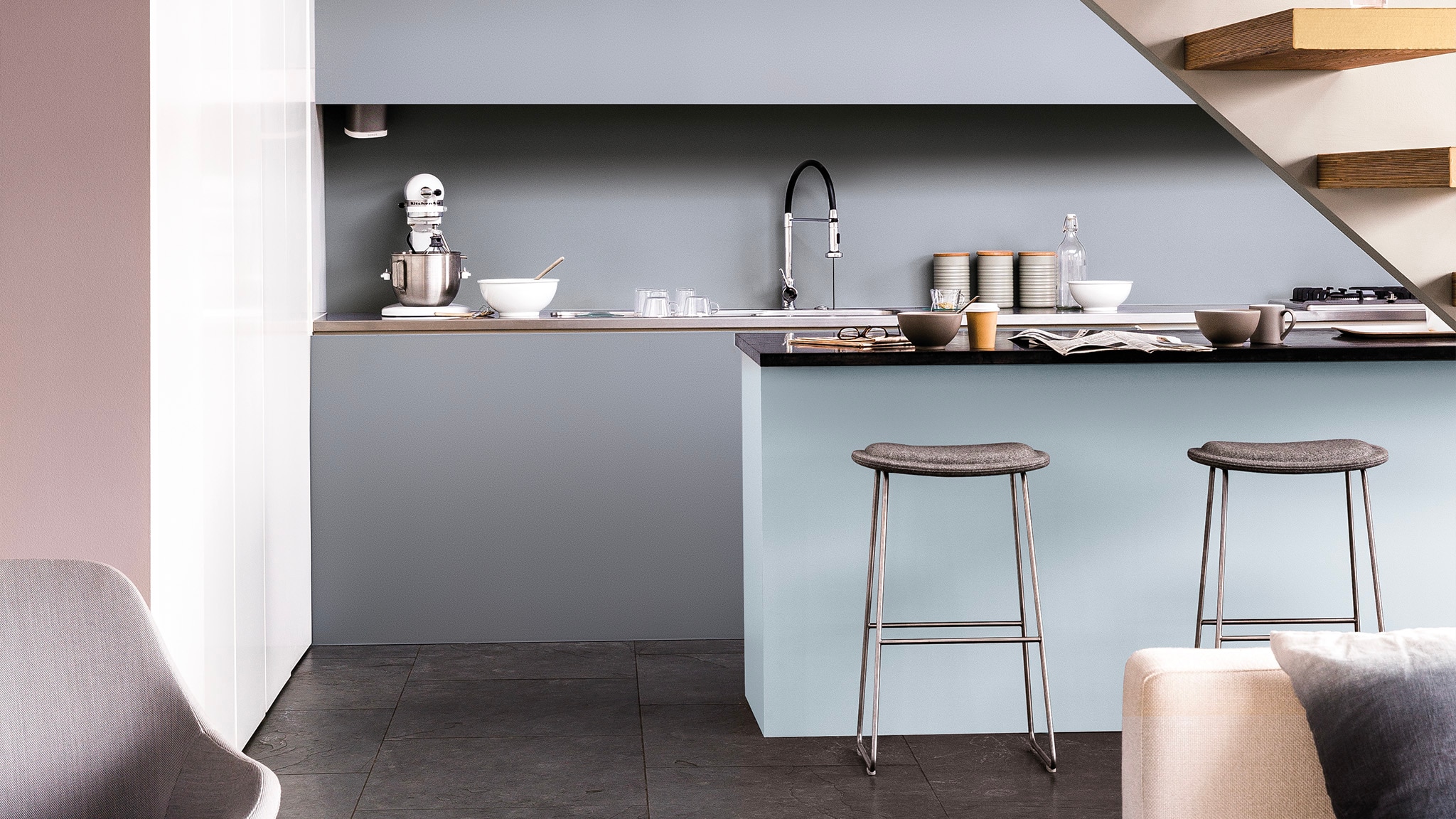 Violet paint: Delicate elegance & royal charm for interiors