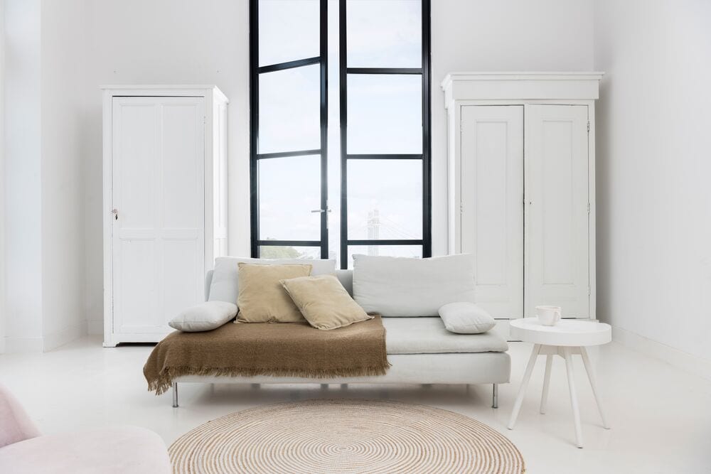  Natural white colour