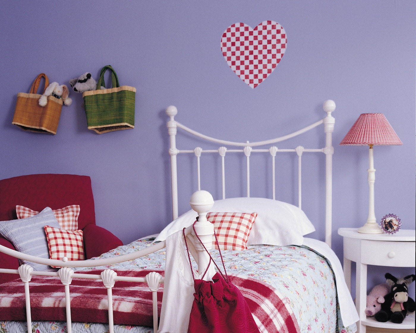 Try decorating with violet for a versatile girl’s bedroom