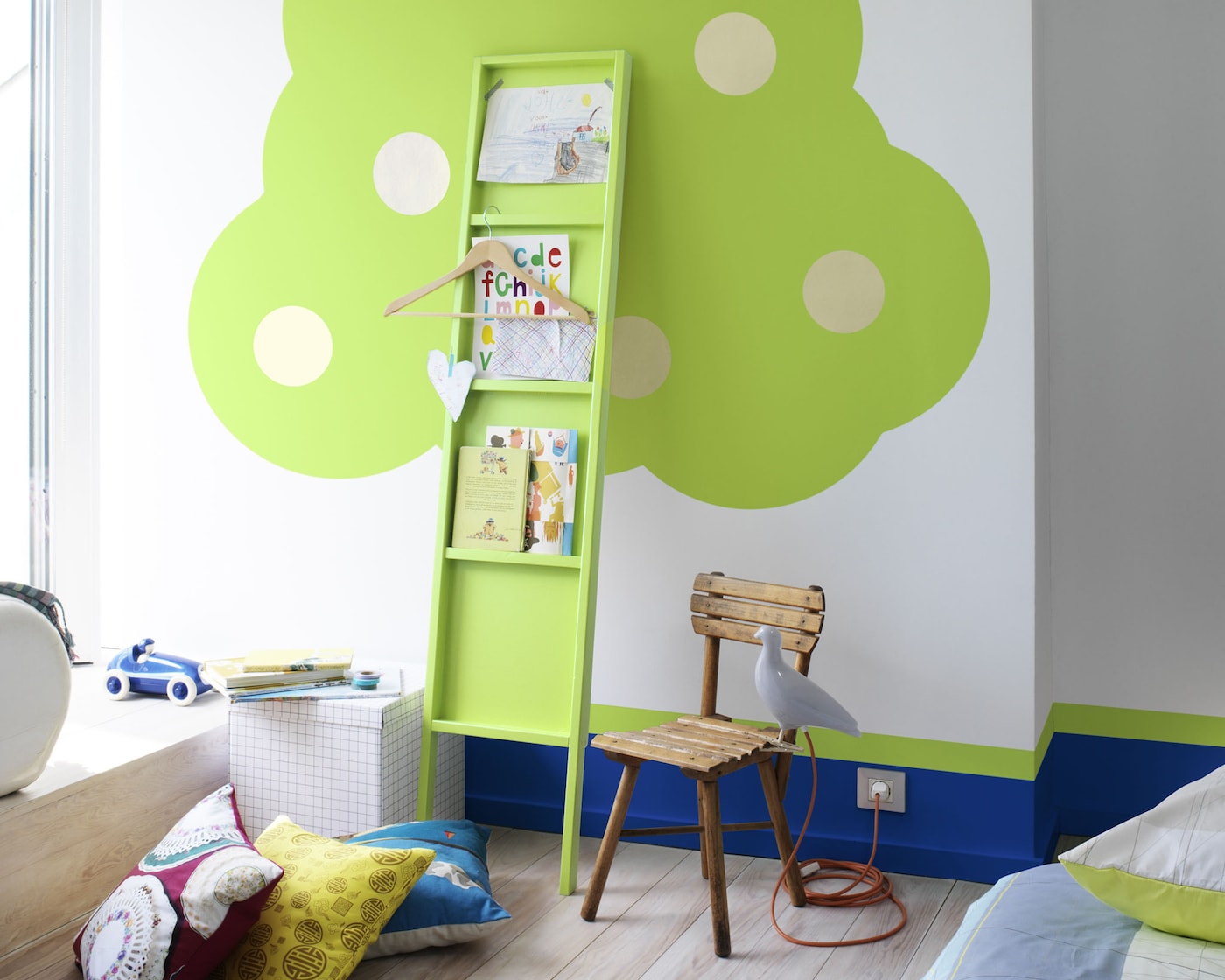 Use circles to create a tree on your child’s bedroom wall