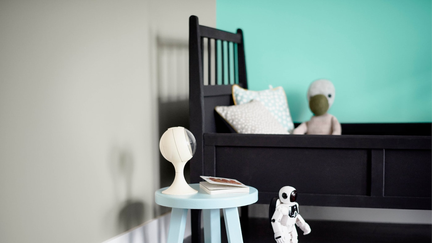 Give vibrant and uplifting aqua an urban edge by pairing it with a warm muted green.