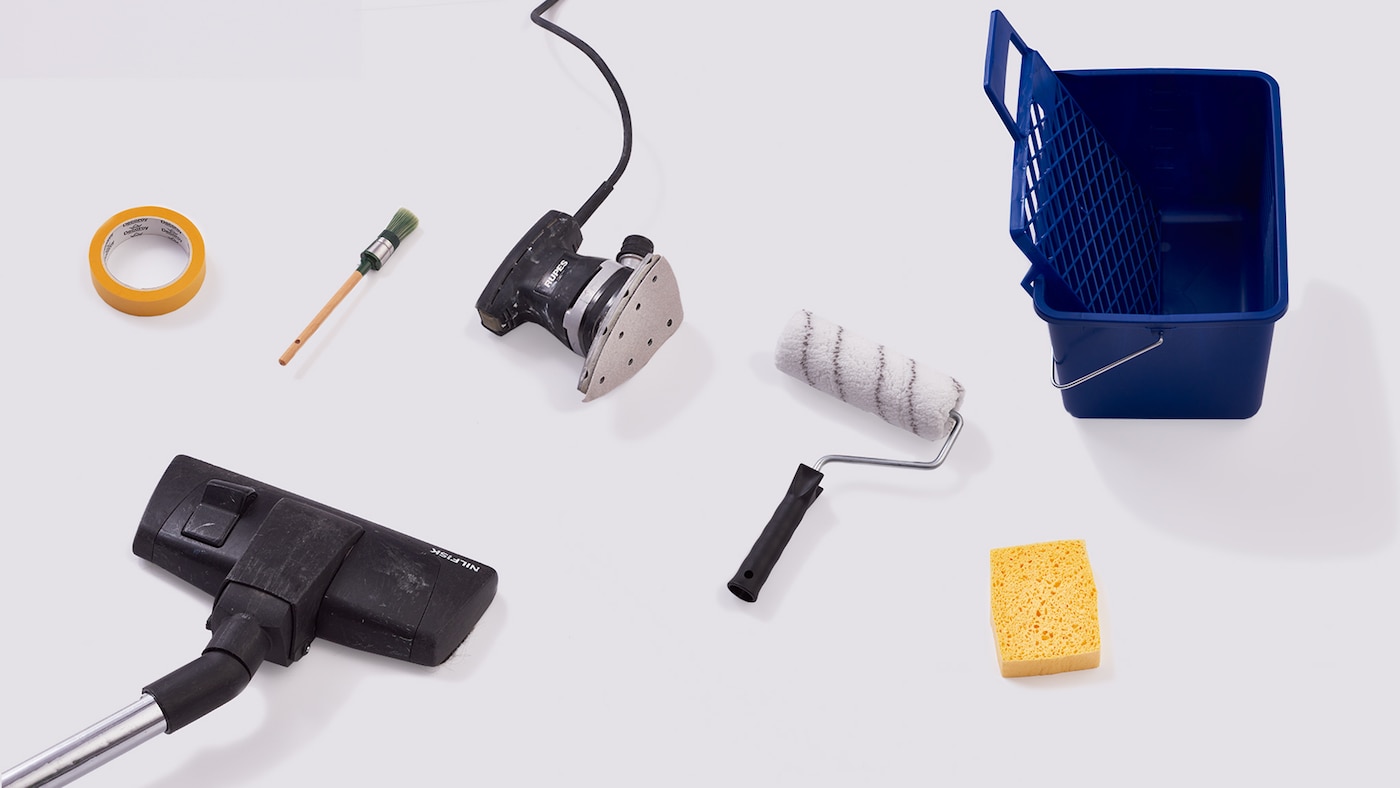 Tools to paint wooden furniture