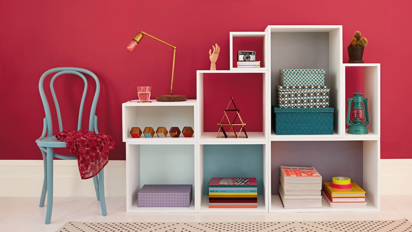 Red is traditionally a big no-no when it comes to decorating your baby room as it can stress you little one out. But it is okay to break the rules, so long as you proceed with caution.