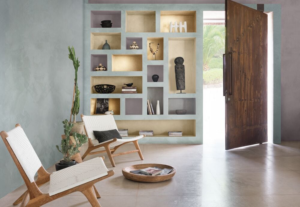 complementing metallic wall