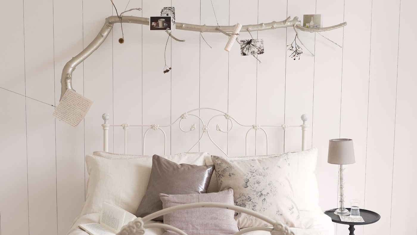 Nadaj pomieszczeniu pogodny charakter dzięki gołębiej szarości i odrobinie przygaszonej, różanej barwy.