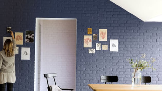 Granat Pierwsza Klasa na ścianie z cegły stanie się punktem głównym kuchennej stylizacji. 