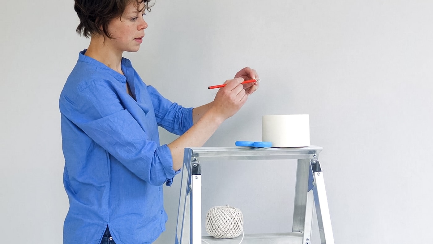 Rysowanie wzoru koła na ścianie