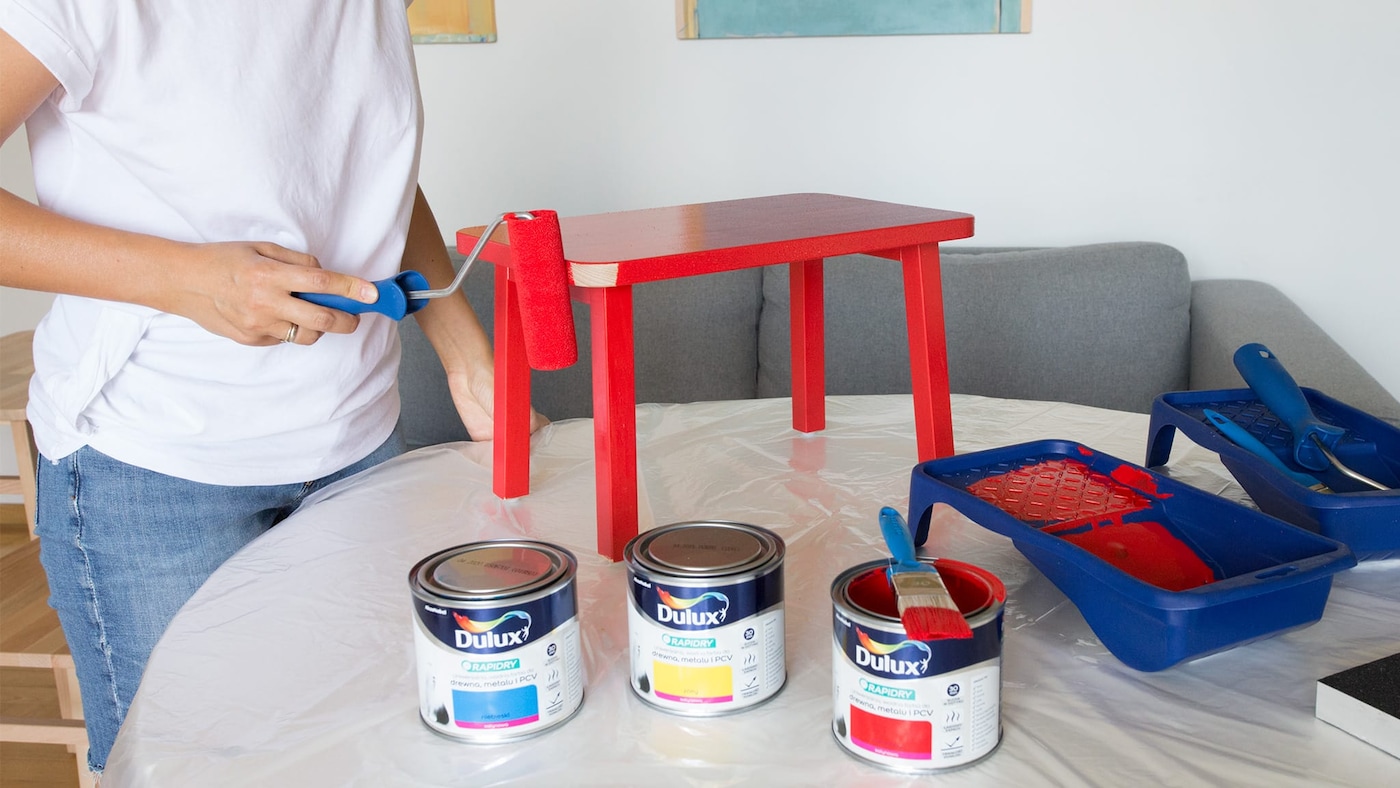 Malowanie stolika - pierwsza warstwa