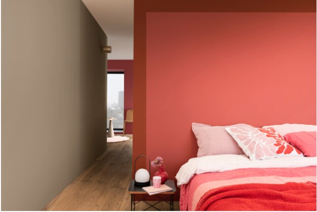Kolor czerwony to najbardziej energetyczny odcień spośród wszystkich barw, który może nadać wystrojowi klimatu ciepła i serdeczności.