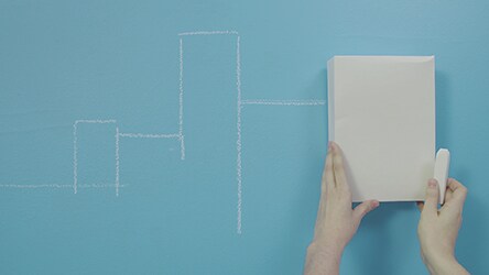 Decorate the room with blue Dulux EasyCare Royal Blue paint