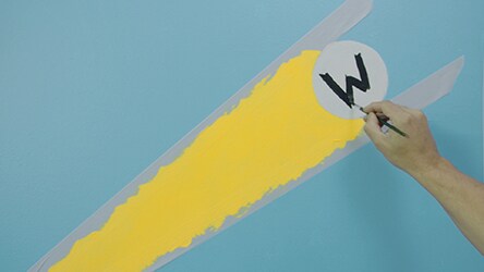 Żółtą farbą Dulux EasyCare namaluj snop światła