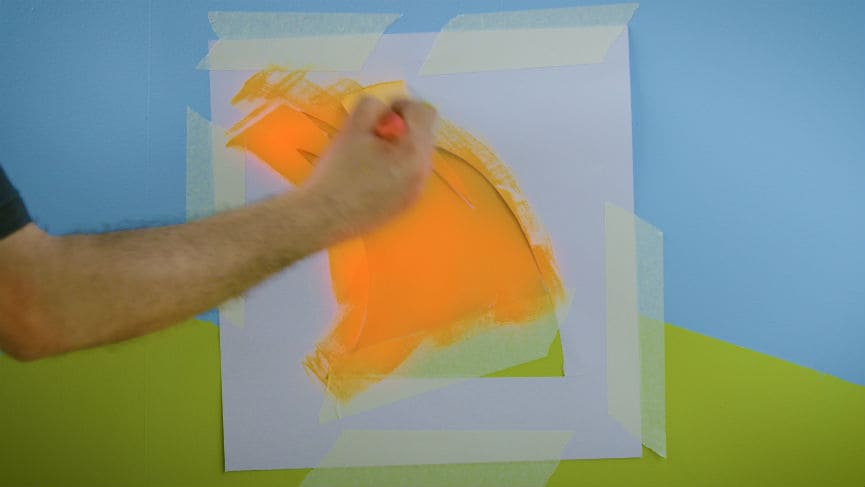 W baśniowym pokoju nie może zabraknąć głównych bohaterów - trolli. Namaluj wystające z trawy czupryny ulubionych postaci.