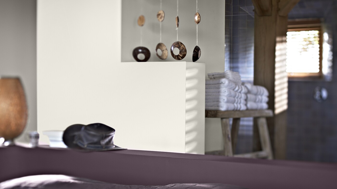 Rustykalna sypialnia może się zaś stać ukoronowaniem wnętrza o takiej tematyce.