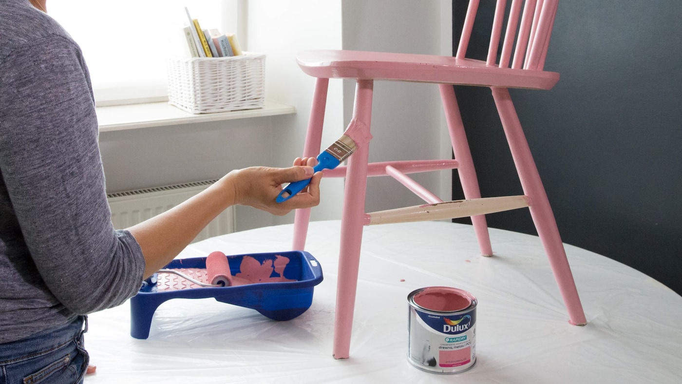 Malowanie krzesła - pierwsza warstwa