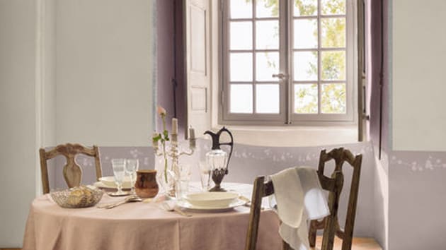 Styl francuski w kuchni porównamy do wykwintnej kolacji. Wino smakuje lepiej, kiedy pijemy je z kryształowych kieliszków, prawda?