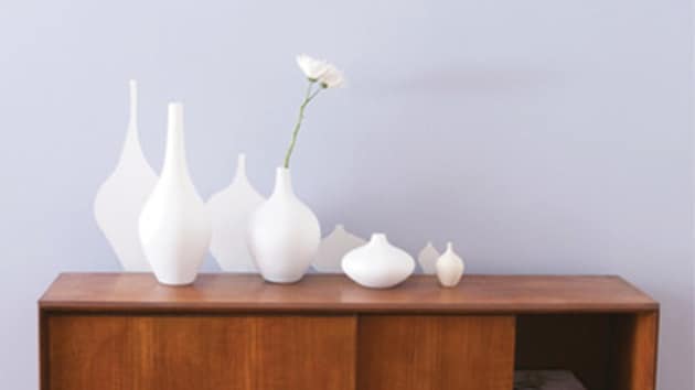 Ulotne odcienie lawendy polubią się z białymi dodatkami i meblami w stylu vintage. 