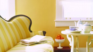 Styl angielski w domu – motywy kwiatowe i kojące kolory 