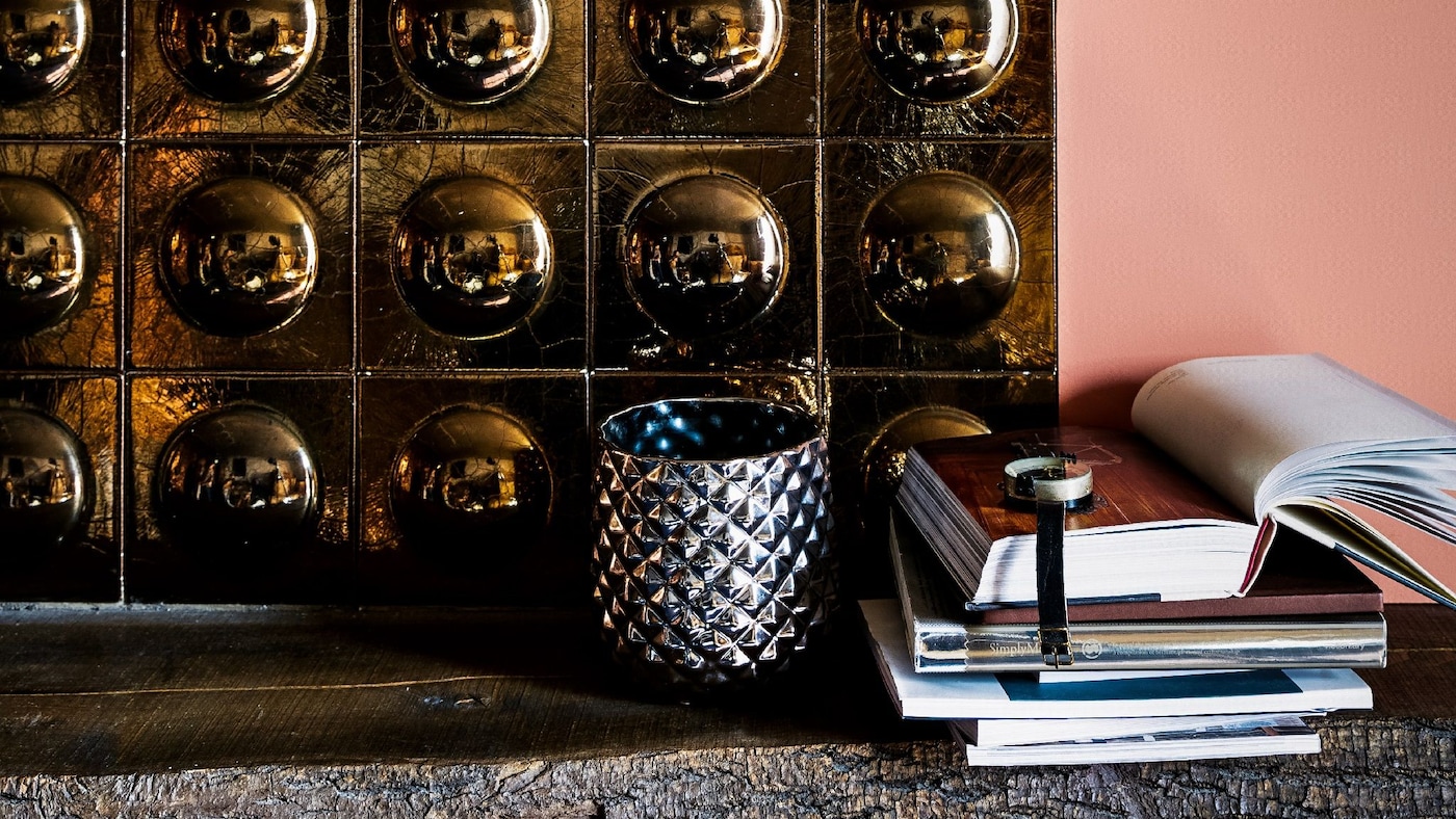 Do wnętrz w stylu etnicznym możesz wybrać kolory takie jak oranże, brązy czy beże.