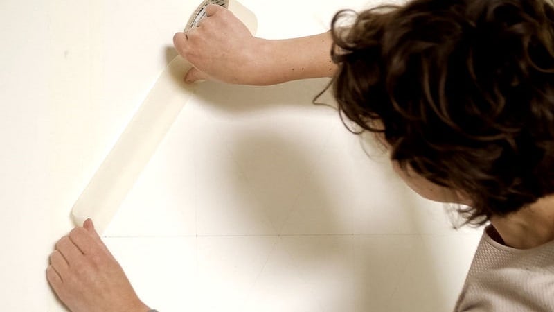 Wyklejanie rombu taśmą malarską - Dulux