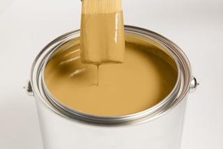 Jak malować farbą lateksową? Którą wybrać oraz jaki wałek? Poradnik