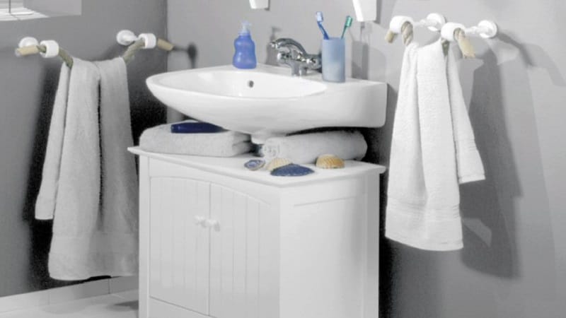 Pomaluj ściany w łazience na szaro.