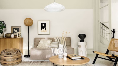 Nowoczesny salon w kolorach Dulux Ambiance Ceramic z palety NEUTRAL COLOURS