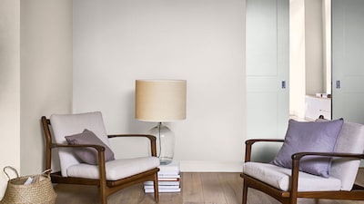 Salon w kolorach Dulux Ambiance Ceramic z palety NEUTRAL COLOURS