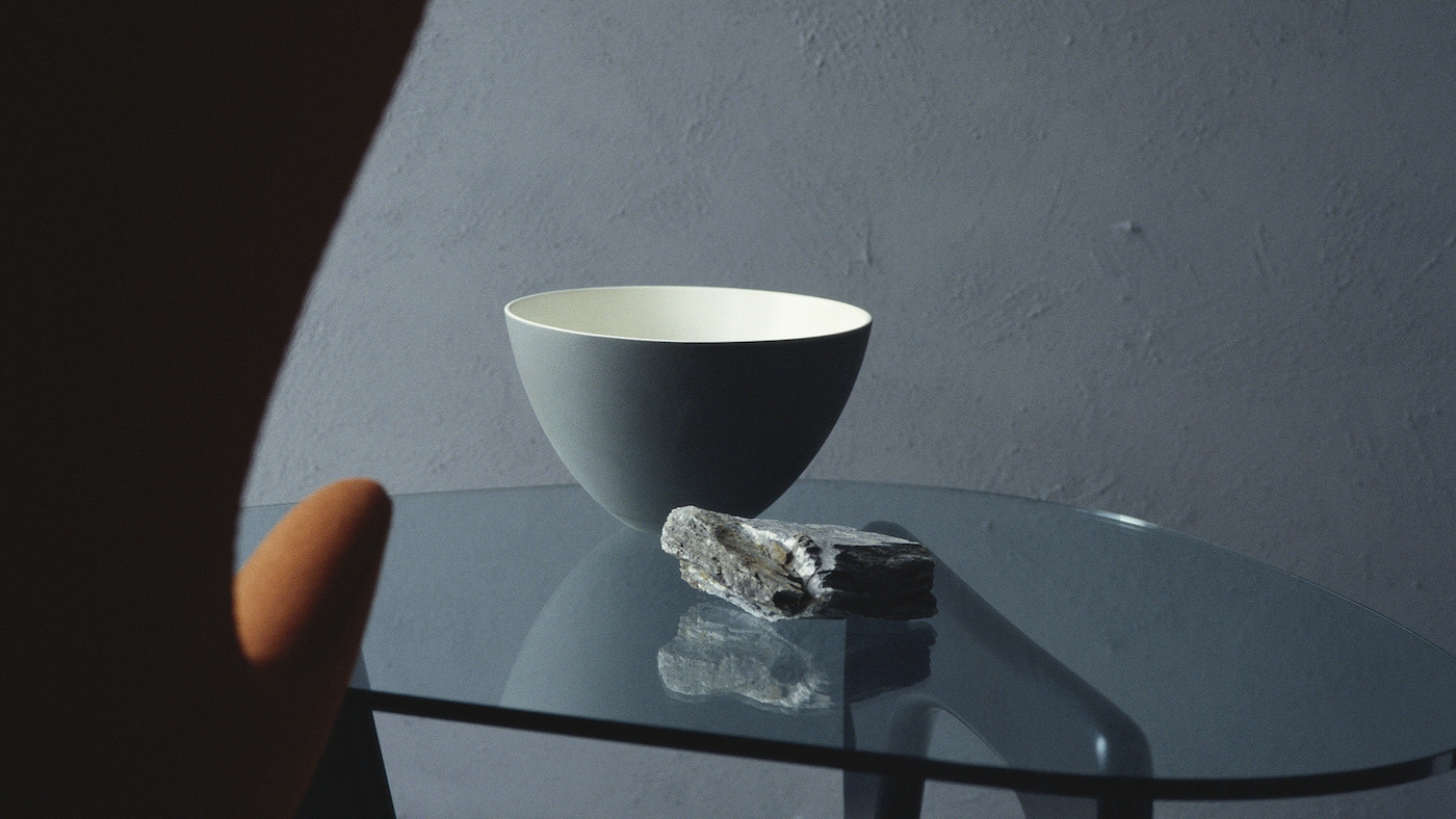 The perfect accent hue, pewter has a metallic shimmer that adds a touch of glamour to any space. 