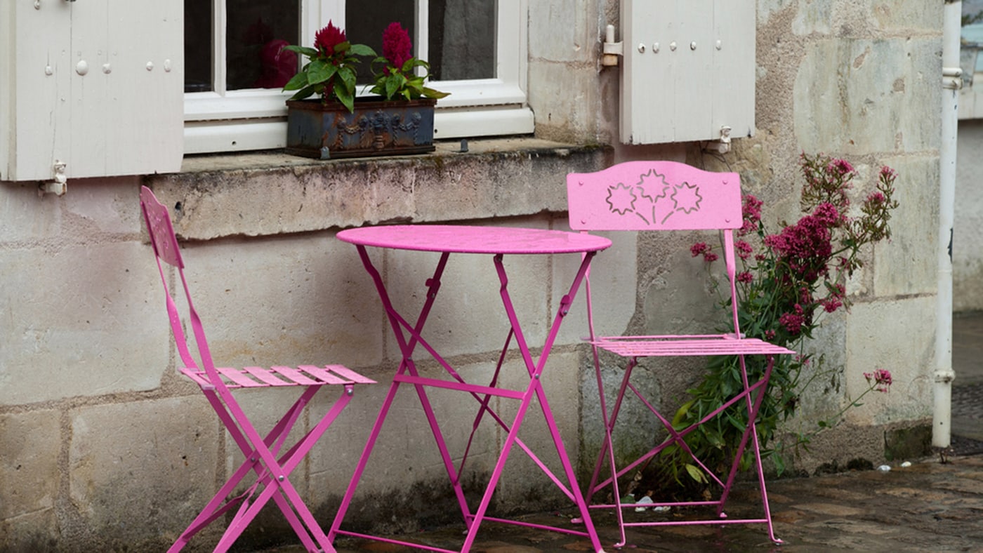 Want to update your outdoor area? Learn how to paint your metal garden chairs in vibrant colours for an instant transformation.