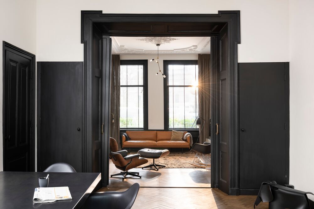 Charcoal wall colour