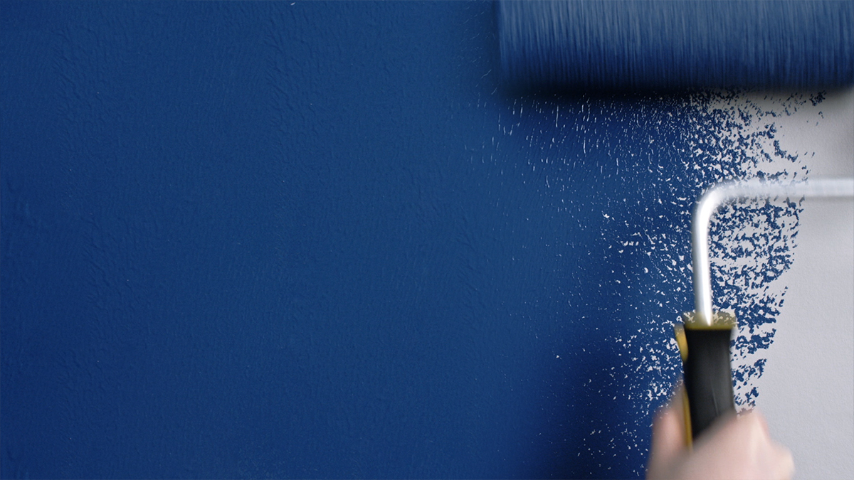 Dr Dulux How To Paint A Wall With Just One Coat Dulux