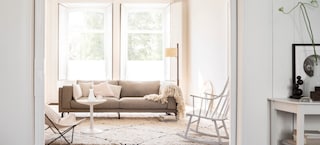 How to Decorate a Living Room with White Furniture 