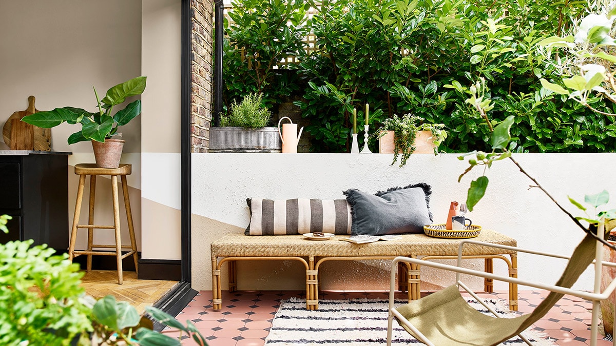 Dulux Simply Refresh Caramel Latte and Weathershield Sandstone