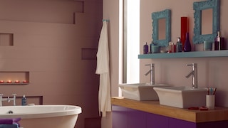 Try regal purple for a grand bathroom