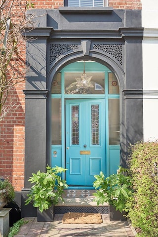 Weekend Project: Attention Grabbing Front Door Ideas